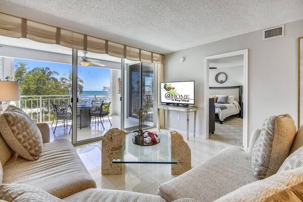 House | 2 bedrooms - Dune Wind South by Avantstay Communal Pool Hot Tub Gated Community Close to Smathers Beach Month Long Stays Only (Key West)