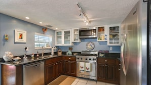 House | 2 bedrooms - La Casita by Avantstay Steps to Duval Street in Key West Month Long Stays Only (Key West)