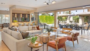 House - Casa Palmera by Avantstay Entertainer s Oasis w Guesthouse (Indio)