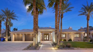 House - Casa Palmera by Avantstay Entertainer s Oasis w Guesthouse (Indio)