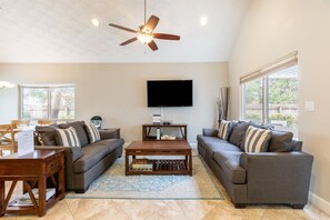 3 bedrooms - Pelican Retreat by Avantstay 5 Mins TO Beach Pet Friendly w Pool BBQ (Destin)