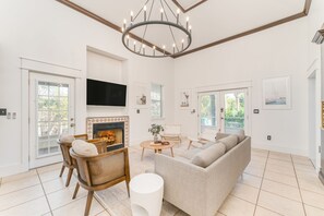 House | 5 bedrooms - Halo by Avantstay Walk to Beach Private Pool (Destin)