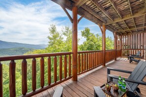 House | 9 bedrooms - Delmont by Avantstay Sleeps 20 Expansive Views in a Cabin Community (Sevierville)