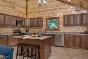 House | 6 bedrooms - Bluebell by Avantstay Incredible Views w Large Balcony Indoor Pool (Sevierville)