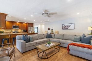 5 bedrooms - Sereno Ranch by Avantstay Sleeps 16 Outdoor Bar Kitchen Pool Fire Pit Hot Tub (Scottsdale)