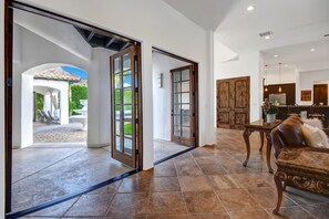 Villa | 5 bedrooms - Villa Toscana by Avantstay Palatial Villa With Spa Pool Theater Game Room Permit 4769 (Palm Springs)