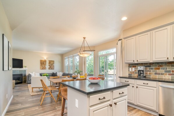 House - Ponderosa Pines by Avantstay Gorgeous Deck 10 Mins From Central Bend Family Friendly (Bend)