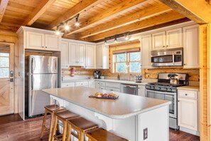 5 bedrooms - Leyland by Avantstay Cabin Mansion w Views (Asheville)