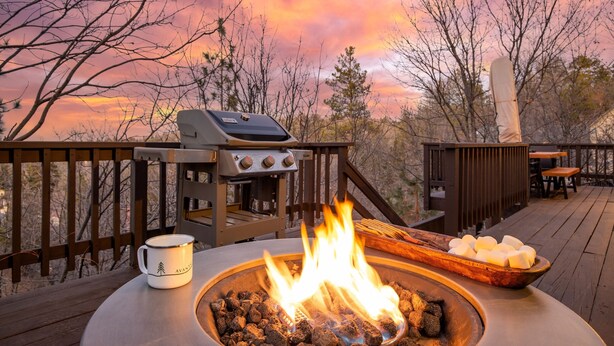 Unclassified image, 1 of 43, button - Blue Spruce by Avantstay Cozy Home w Dual Decks (Lake Arrowhead)