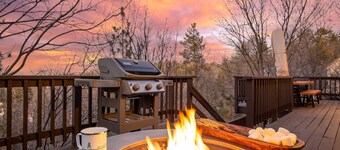 Blue Spruce by Avantstay Cozy Home w Dual Decks