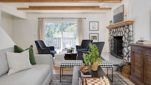 House | 4 bedrooms - Lone Pine by Avantstay Close to Town and Shore Cestrp-2022-01576 (Lake Arrowhead)