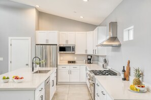 5 bedrooms - Ezra by Avantstay Modern South Scottsdale Escape (Scottsdale)