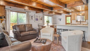 Unclassified image, 4 of 36, button - Avalon Pines by Avantstay 5 Mins From Bear Mountain Ski Resort (Big Bear Lake)