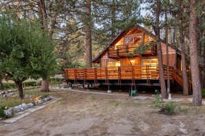 House | 4 bedrooms - Avalon Pines by Avantstay 5 Mins From Bear Mountain Ski Resort (Big Bear Lake)