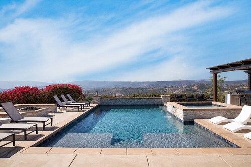 Camila by Avantstay 18-person Temecula Mansion