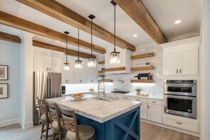 9 bedrooms - Dory by Avantstay Walk to the Beach Luxe Home (Hilton Head Island)