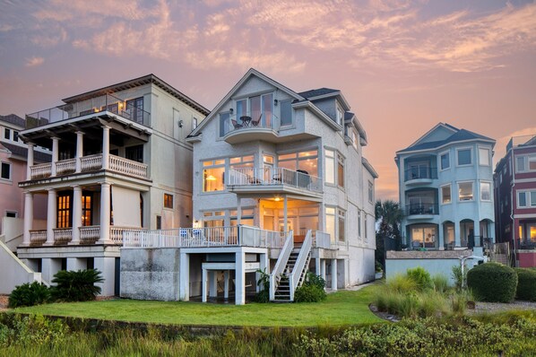 6 bedrooms - Beachwalk by Avantstay Hilton Head Oasis Steps From Singleton Beach (Hilton Head Island)