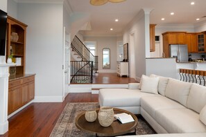 6 bedrooms - Beachwalk by Avantstay Hilton Head Oasis Steps From Singleton Beach (Hilton Head Island)