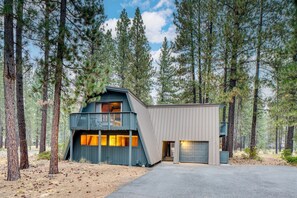 House | 4 bedrooms - Alder by Avantstay Moody Retreat Patio Hot Tub in Sunriver (Bend)