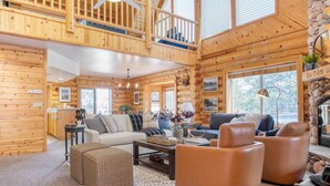 House | 3 bedrooms - Tanglewood by Avantstay 10mins to Bear Mountain Contemporary Hillside Cabin (Big Bear Lake)
