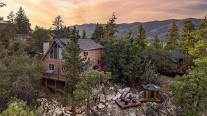 House | 3 bedrooms - Tanglewood by Avantstay 10mins to Bear Mountain Contemporary Hillside Cabin (Big Bear Lake)