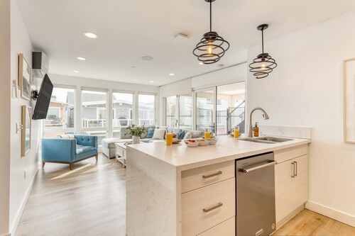 Velvet Sand I by Avantstay Steps to Newport Beach Private Rooftop w Outdoor Kitchen Hot Tub