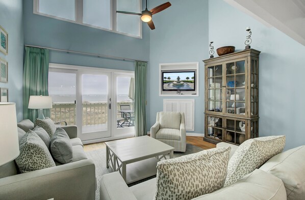 Apartment | 3 bedrooms - 11E Mariners Walk by Avantstay Ocean Views Beachfront Living Shared Pool (Isle of Palms)
