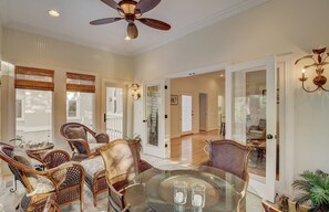 House - 28 Beachwood West by Avantstay Close to Beach Multiple Decks Private Pool (Isle of Palms)