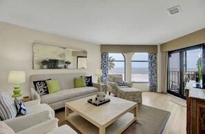 Apartment | 2 bedrooms - 417 Seascape by Avantstay Beachfront Condo w Communal Pool Access (Isle of Palms)