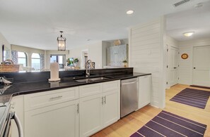 Apartment | 2 bedrooms - 417 Seascape by Avantstay Beachfront Condo w Communal Pool Access (Isle of Palms)