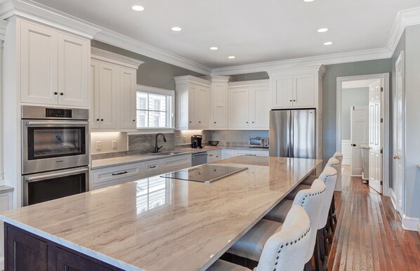 4 bedrooms - 20 Morgan Place Drive by Avantstay Waterfront Home w Private Dock (Isle of Palms)