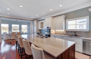 4 bedrooms - 20 Morgan Place Drive by Avantstay Waterfront Home w Private Dock (Isle of Palms)