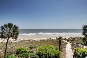 House | 3 bedrooms - 35 Beach Club Villa by Avantstay Oceanfront Views (Isle of Palms)