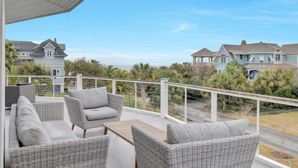 House | 7 bedrooms - 4 46th Avenue by Avantstay Pool Views Deck (Isle of Palms)