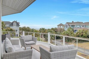 House | 7 bedrooms - 4 46th Avenue by Avantstay Pool Views Deck (Isle of Palms)