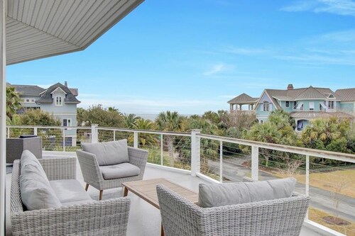 4 46th Avenue by Avantstay Pool Views Deck