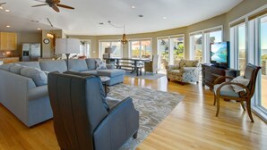House | 7 bedrooms - 4 46th Avenue by Avantstay Pool Views Deck (Isle of Palms)