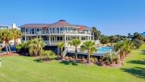 House | 7 bedrooms - 4 46th Avenue by Avantstay Pool Views Deck (Isle of Palms)