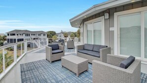 House - 4 46th Avenue by Avantstay Pool Views Deck (Isle of Palms)
