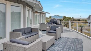 House - 4 46th Avenue by Avantstay Pool Views Deck (Isle of Palms)