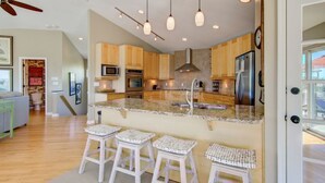 House | 7 bedrooms - 4 46th Avenue by Avantstay Pool Views Deck (Isle of Palms)