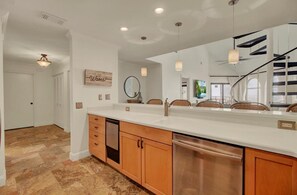 House - 513 Seascape by Avantstay Oceanfront Home w Amazing Views Community Pool Access (Isle of Palms)