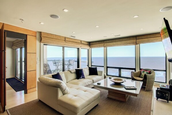 Apartment | 3 bedrooms - 1403 Ocean Club by Avantstay Beach Home w Great Kitchen Easy Beach Access (Isle of Palms)