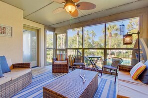 House - 405 Yacht Harbor by Avantstay Shaded Patio Near Golf Beach Communal Pool (Isle of Palms)