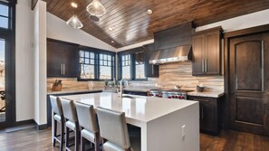 House | 5 bedrooms - Silver Sun by Avantstay Ski-in Ski-out w Hot Tub (Park City)