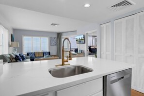 Apartment | 1 bedroom - 204 B Port O Call by Avantstay Beachfront Condo (Isle of Palms)