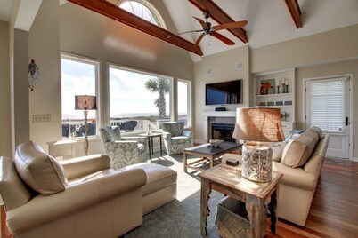 10 Surf Lane by Avantstay Beach Access w Community Pool Access