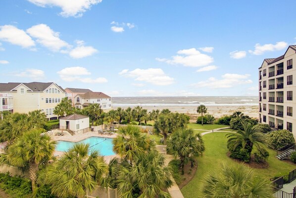 Apartment | 3 bedrooms - 311 Summerhouse by Avantstay Beach Views Access to Community Pool (Isle of Palms)