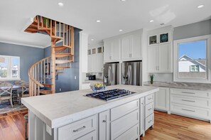 House - 502 Ocean Blvd by Avantstay Beachfront w Pool Ocean Views (Isle of Palms)