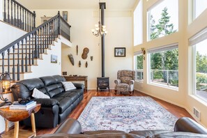 House | 2 bedrooms - Harborview Getaway by Avantstay Walk to Beach (Langley)